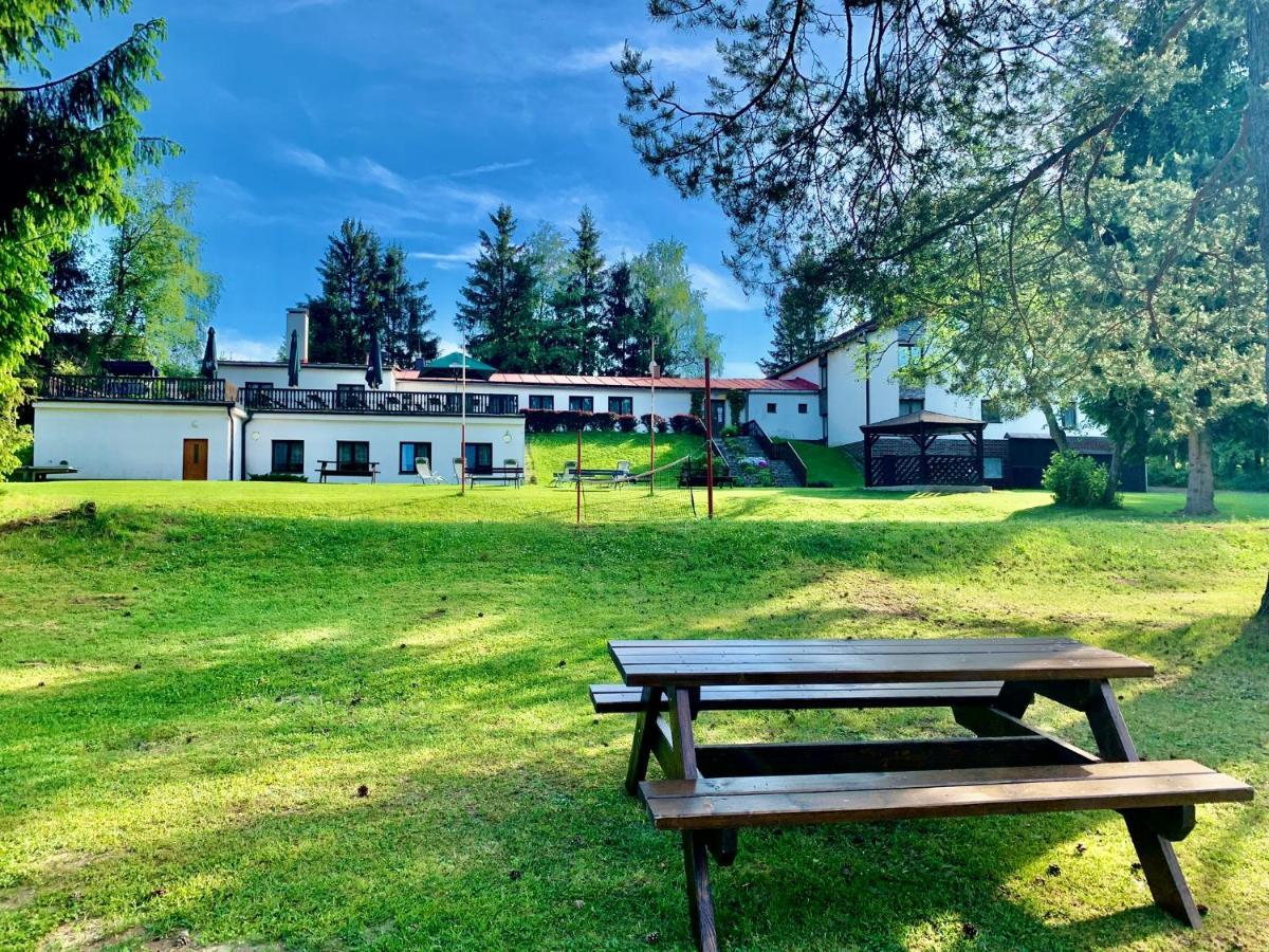 Vlachovice Hotel A Penzion Pegas מראה חיצוני תמונה